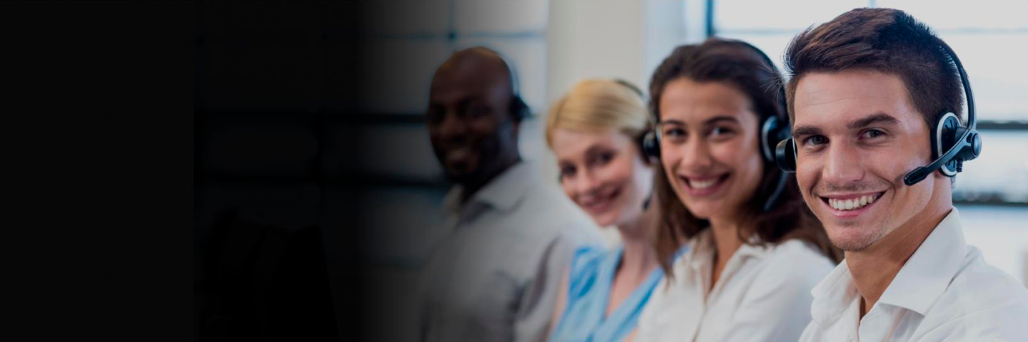 jovenes trabajando en central telefonica Claro Cloud jovenes trabajando en central telefonica Claro Cloud